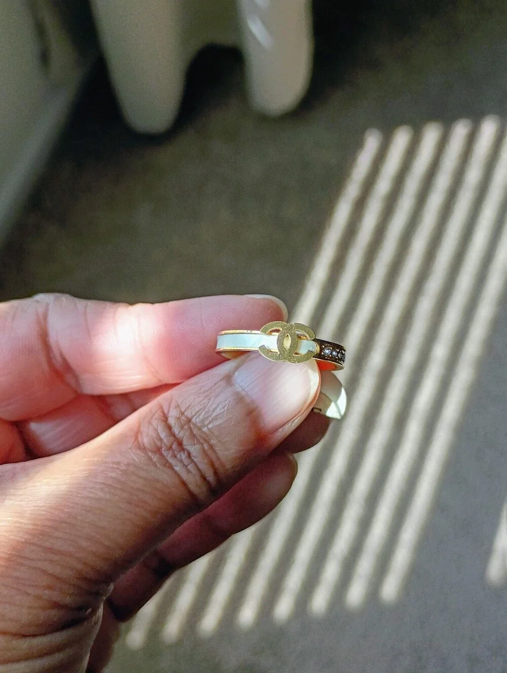 New Chic Gold Interlocking Logo Ring with Faux MOP Clear Stones